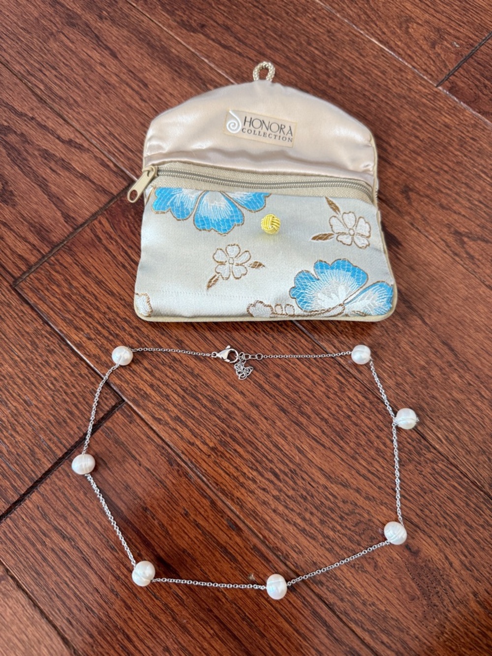 Honora Collections Cultured Pearls and satin pouch NWOT